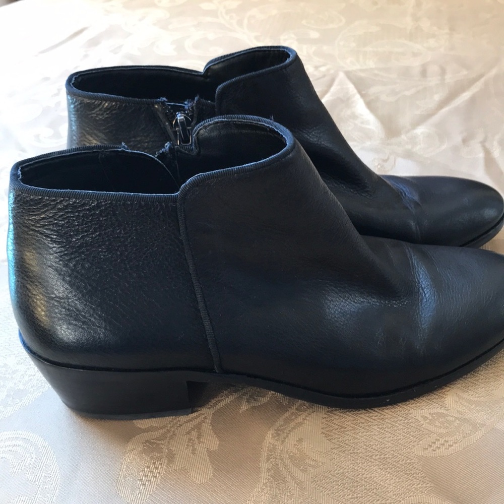 Sz 8 Sam Edelman booties.